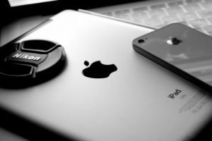 Apple Nikon'u ge&ccedil;meyi başardı
