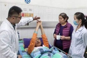 Para koklatılan gen&ccedil; komadan uyandı