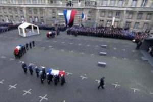 Charlie Hebdo saldırısında &ouml;len polislere t&ouml;ren