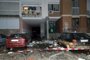 T&uuml;p bomba gibi patladı: 2 yaralı