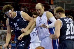 Anadolu Efes lider bitirdi