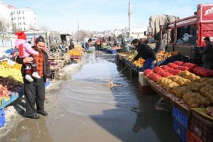 Kar eriyince pazar bu hale geldi