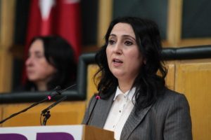 G&uuml;ndeminde Paris'te yaşanan saldılar vardı