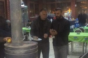Donup ağa&ccedil;lardan d&uuml;şen kuşlara vatandaş şefkati