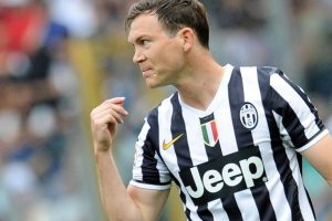 Stephan Lichtsteiner s&ouml;zleşmesini uzattı