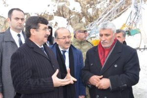 Vali &Ouml;z ve Başkan G&uuml;mr&uuml;k&ccedil;&uuml;oğlu, acılı aileleri yalnız bırakmadı