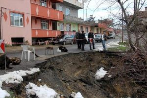 Heyelan tehlikesi!