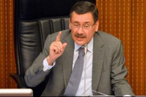 Melih G&ouml;k&ccedil;ek'ten karikat&uuml;r uyarısı