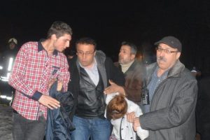 Gen&ccedil; kız annesini bı&ccedil;akladı
