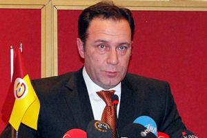 Adnan &Ouml;zt&uuml;rk adaylığını a&ccedil;ıkladı