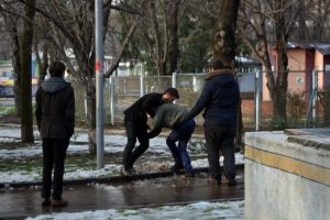 Liseliler b&ouml;yle kavgaya tutuştu