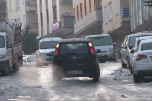 Vatandaşın buzla imtihanı
