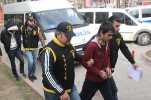 Gasp&ccedil;ıyı boynundaki d&ouml;vme ele verdi