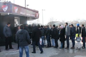 Elazığ'da passolig kartlarına yoğun ilgi