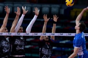 Halkbank'ın namağlup liderliği s&uuml;r&uuml;yor