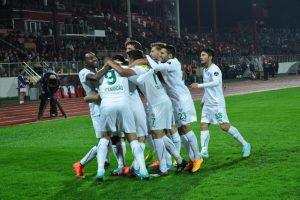 Timsah ilk 300'e giremedi!