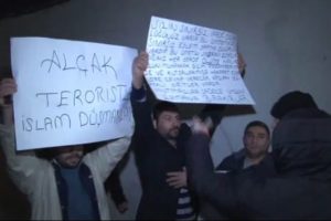Cumhuriyet gazetesine y&uuml;r&uuml;mek istediler!