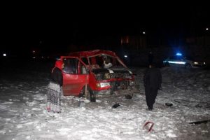 Minib&uuml;s tarlaya u&ccedil;tu!