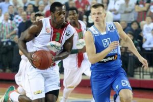 Pınar Karşıyaka, Neptunas'a acımadı