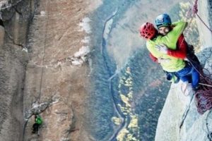 &Ccedil;ılgın dağcılardan tarihi tırmanış! Tam 3000 metre...
