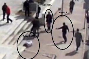 Dehşete d&uuml;ş&uuml;ren kadın cinayeti kamerada