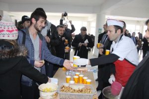Bursa'da &ouml;ğrencilere &ccedil;orba ikramı