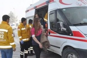 &Ouml;ğrenci servisi kaza yaptı: 11 yaralı