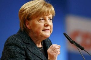 Merkel'den İslam karşıtlarına tepki