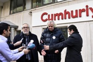 Usta sanat&ccedil;ılardan Cumhuriyet'e destek