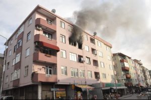Apartman dairesinde patlama