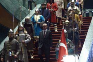 FT: Kost&uuml;ml&uuml; muhafızlar, Erdoğan'ın g&uuml;&ccedil; g&ouml;sterisinde başrolde