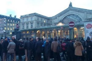 Fransa alarmda! Tren istasyonu kapatıldı