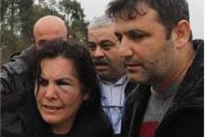 Kadını yerlerde s&uuml;r&uuml;kledi!