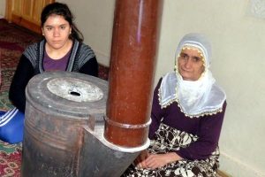 2'si zihinsel engelli, 5 &ccedil;ocuk a&ccedil;lıkla m&uuml;cadele ediyor
