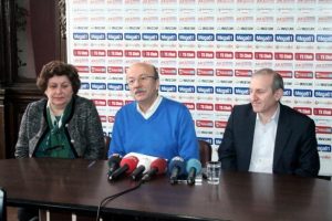 Bekaroğlu AK Parti'yi su&ccedil;ladı