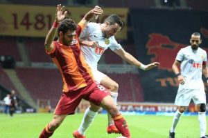 Galatasaray, Veysel Sarı'yı borsaya bildirdi
