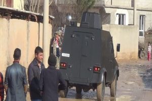 &Ccedil;&ouml;p y&uuml;z&uuml;nden silahlı kavga: 11 yaralı