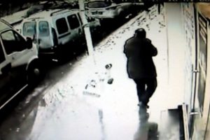 &Ouml;l&uuml;mden kılpayı kurtuldu