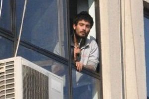 'Yaklaşmayın kafama sıkarım'