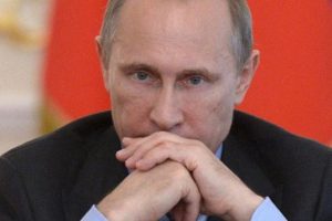 Putin'i sırtından kendi şirketleri bı&ccedil;akladı
