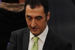 Cem &Ouml;zdemir'e uyuşturucu şoku