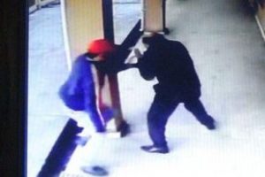 Su faturası y&uuml;z&uuml;nden belediye &ccedil;alışanını bı&ccedil;akladı
