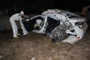 TIR ile otomobil kafa kafaya &ccedil;arpıştı: 1 &ouml;l&uuml;, 2 yaralı