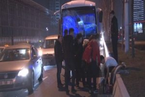 Ankara'da 2 halk otob&uuml;s&uuml; &ccedil;arpıştı: 3 yaralı