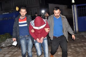 100 bin liralık soygun kıyafetlerle &ccedil;&ouml;z&uuml;ld&uuml;