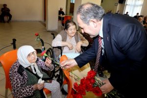 Yaşlılara Yıldırım Belediyesinden unutulmaz gece