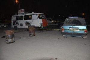 Tekel bayi ile seyyar k&ouml;ftecinin alkol kavgası