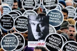 Hrant'sız sekiz yılın &ouml;zeti: 'Dokunan' herkes y&uuml;kseldi