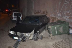 Kaza yapan otomobil hırsızları yakalandı