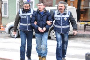 Dışarı &ccedil;ıkarılınca mekana pompalı t&uuml;fekle ateş a&ccedil;tı!